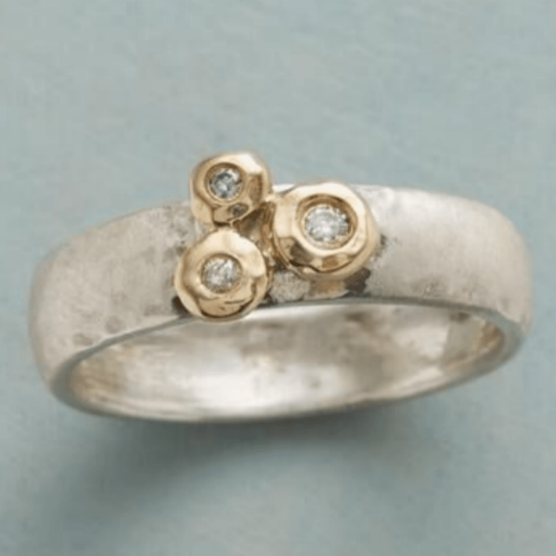Women's Two-color Hammer Pattern Ring with Synthetic Zirconia